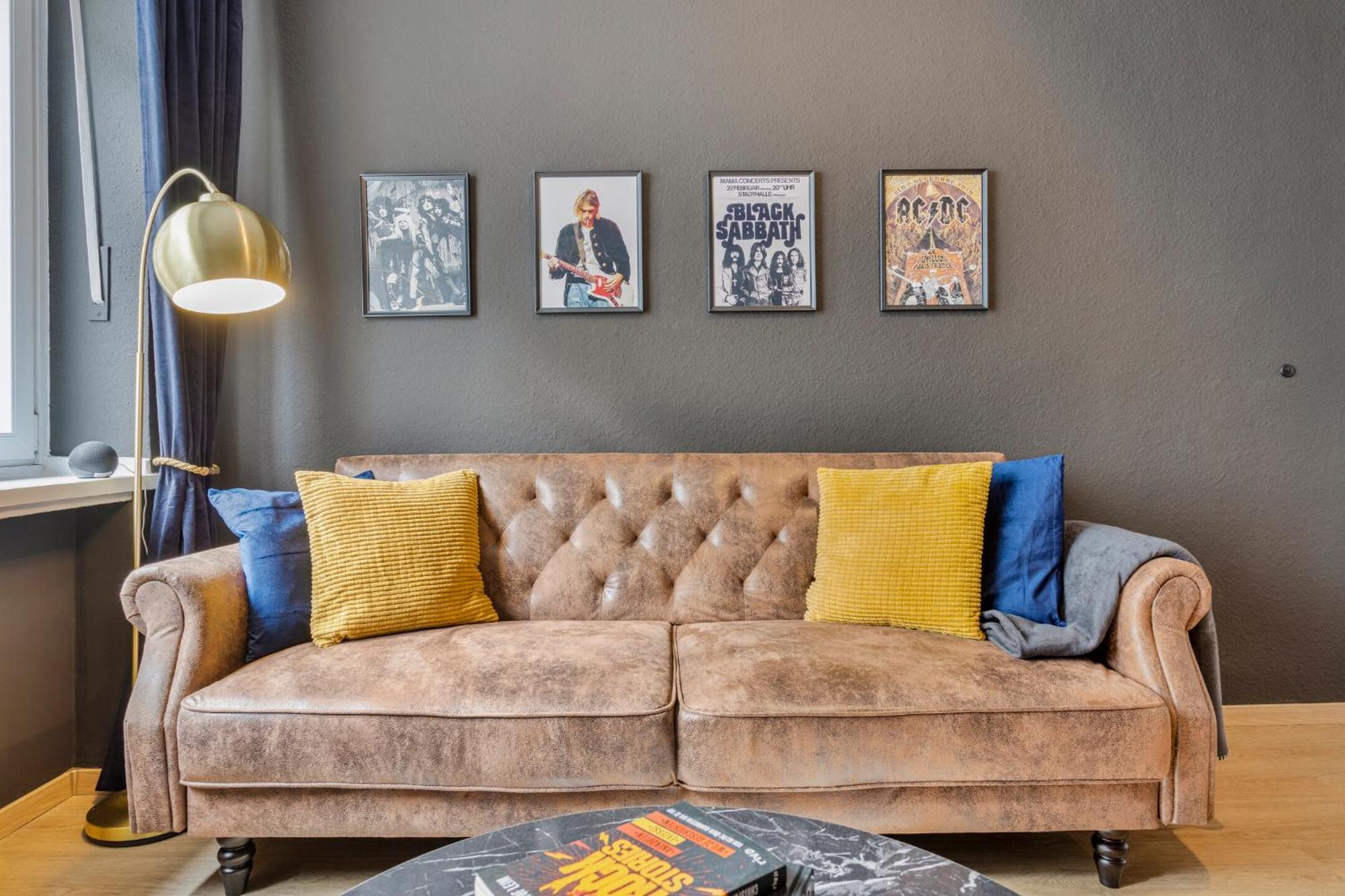 Rock Trifft Ruhrpott By Cordis Sky Fuer Bis Zu 3 Personen 5 Minuten Zur Messe Oder Hauptbahnhof Apartment Essen