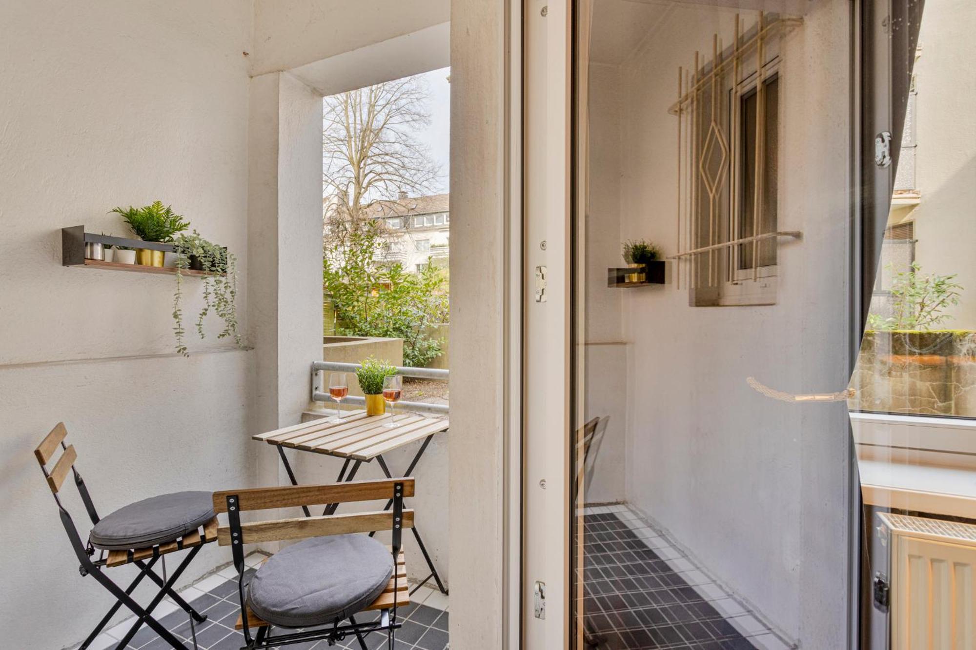 Apartment Rock Trifft Ruhrpott By Cordis Sky Fuer Bis Zu 3 Personen 5 Minuten Zur Messe Oder Hauptbahnhof